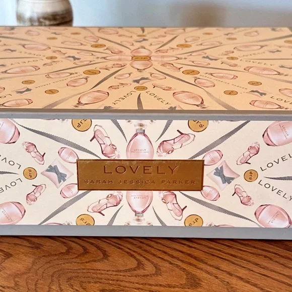 Lovely Sarah Jessica Parker Fragrance Set in Gift Box Set of Three - Picture 5 of 5